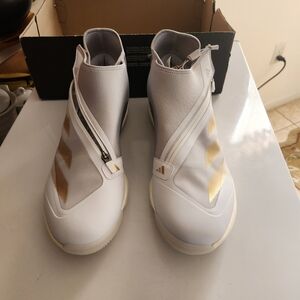 Adidas Men's White and Gold Athletic Baseball Turf Shoes